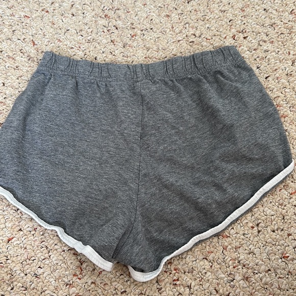 Cute shorts!! - Picture 2 of 3